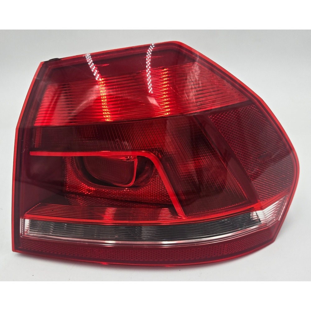 2012-2015 Volkswagen Passat RH Passenger Outer Tail Light Lamp OEM 561945096H